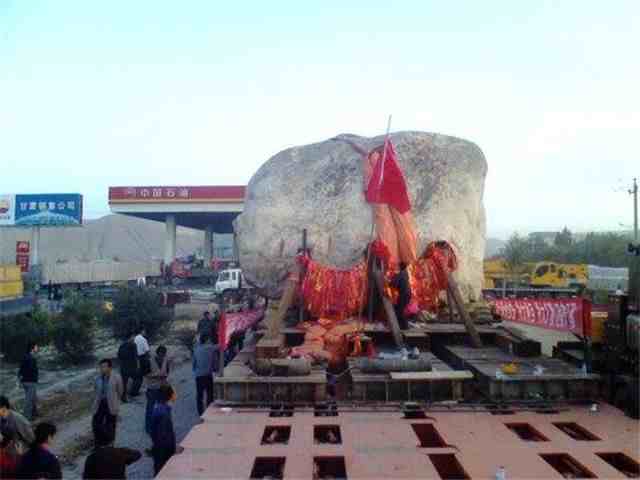甘肃古浪县：为何把一块400多吨的巨石“请”到县城里来？