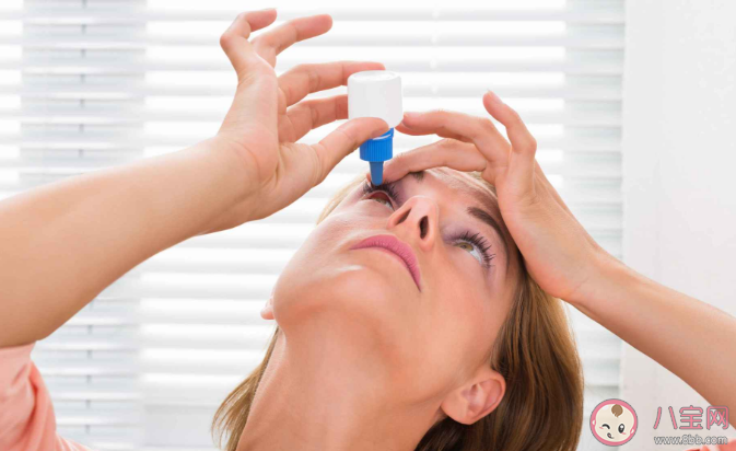 眼药水可以直接滴在眼球上吗 滴眼药水的正确做法是什么
