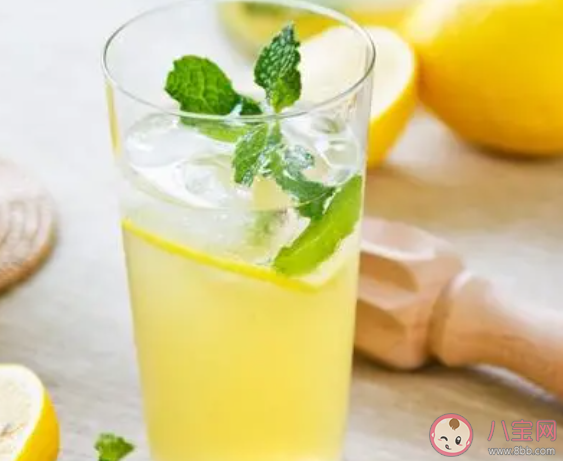 早起喝一杯柠檬水有什么好处 柠檬水的功效是什么
