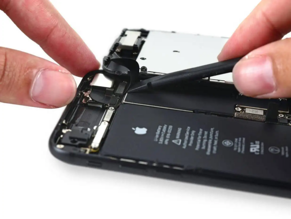 苹果iPhone手机坏了，自己修和送修哪个便宜？我们一起算算