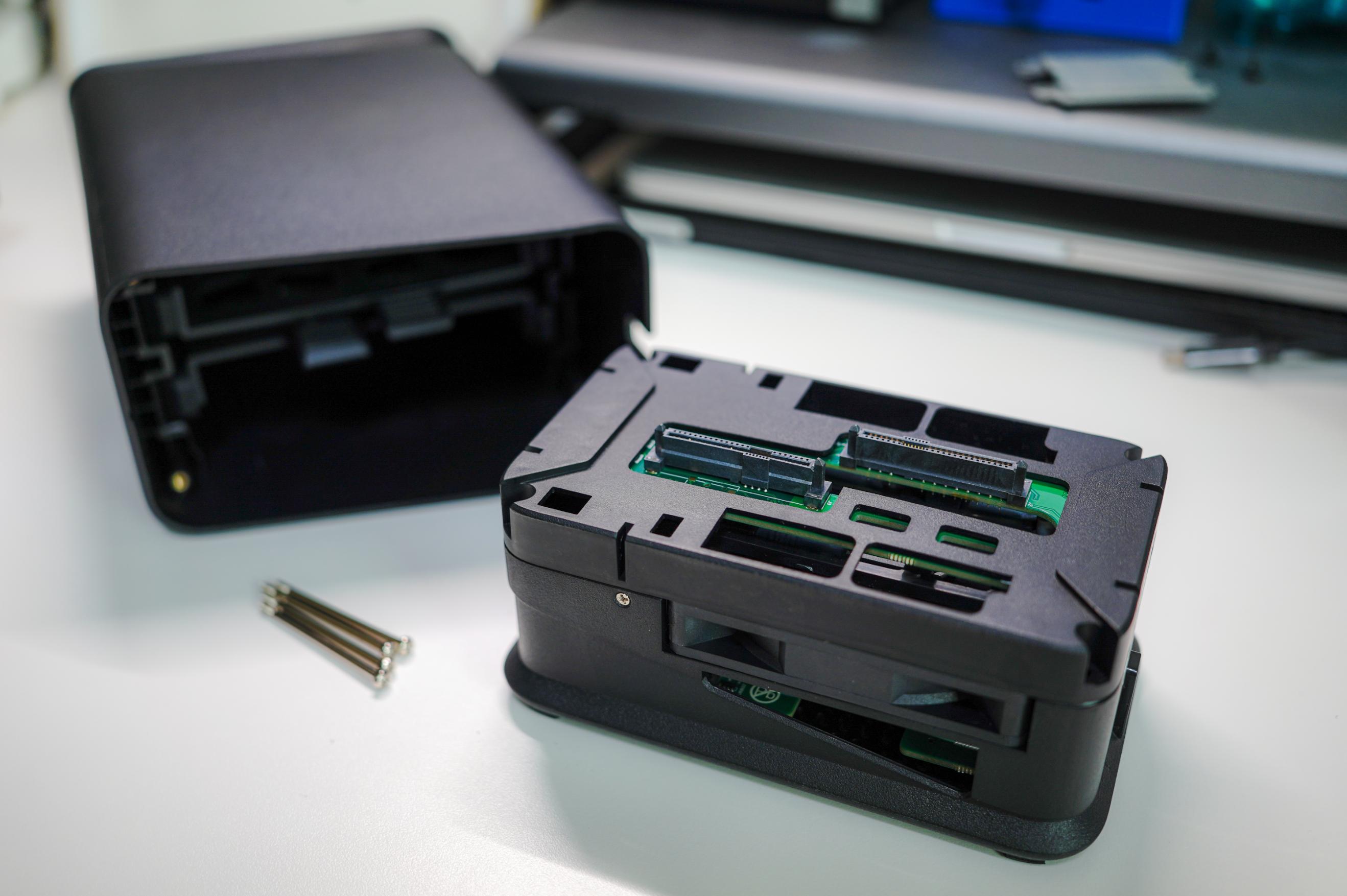 极空间z2 pro开箱拆解评测