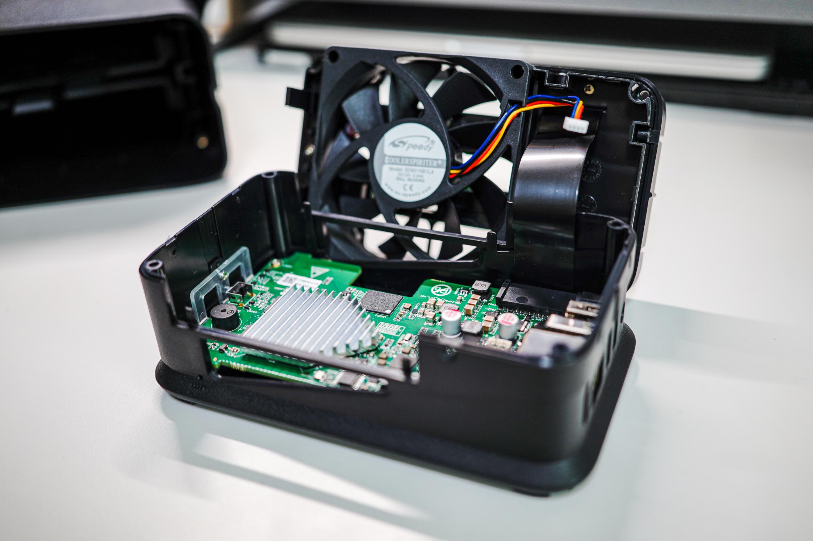 极空间z2 pro开箱拆解评测