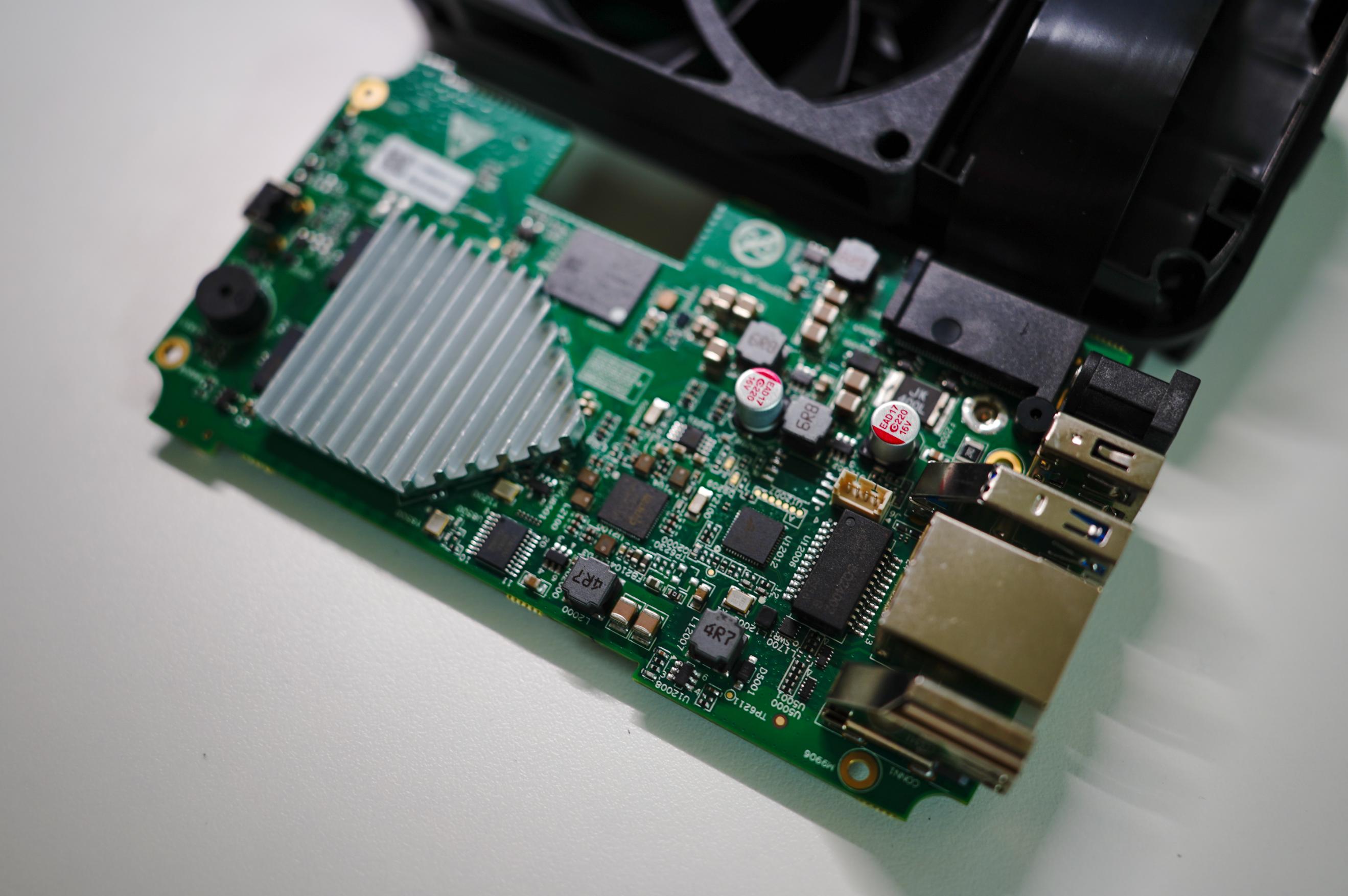 极空间z2 pro开箱拆解评测