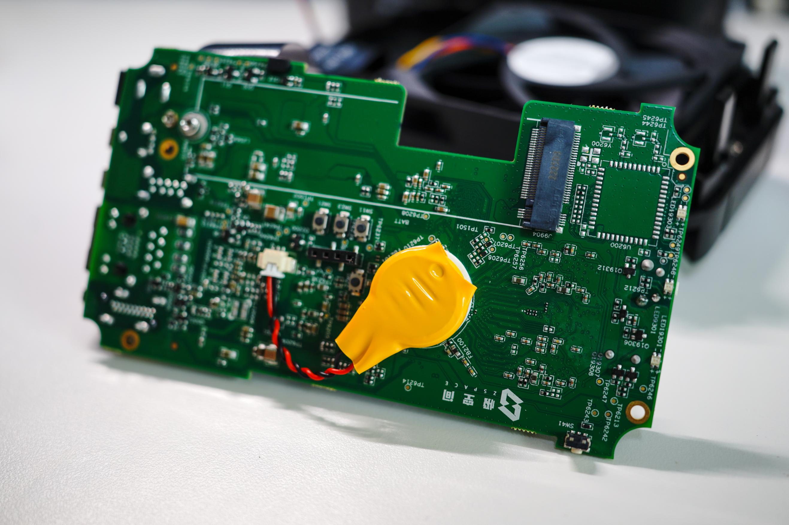 极空间z2 pro开箱拆解评测